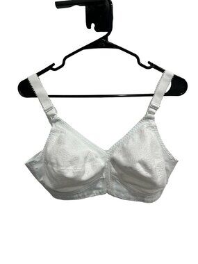 Playtex 40C White Lace Full Coverage Wireless Bra Retro Style Grandmacore